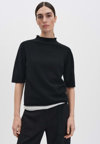 Пуловер с коротким рукавом