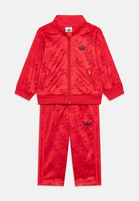 Набор одежды