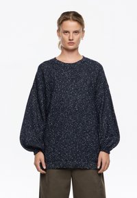 Длинный пуловер