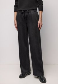 Спортивные штаны