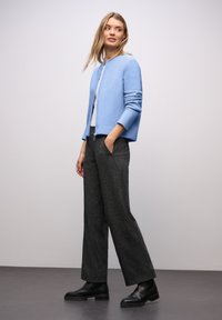 Вязаная кофта