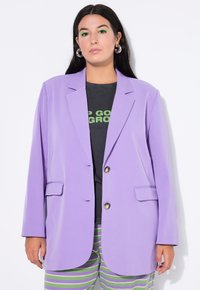 Короткое пальто