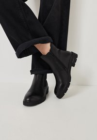 Полусапожки на платформе