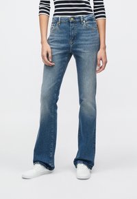 Клешеные брюки