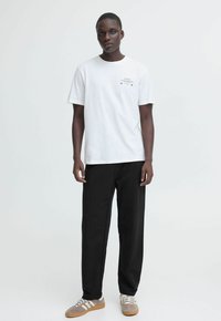 Спортивные штаны Спортивные штаны