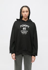 Пуловер с капюшоном