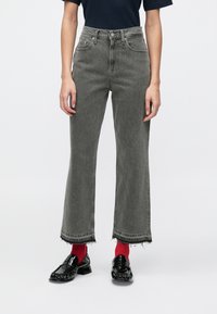 Прямые джинсы Прямые джинсы