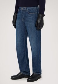 Прямые джинсы