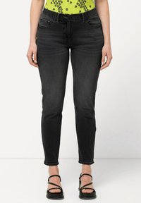 Узкие джинсы