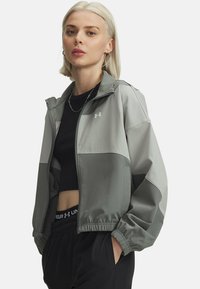 Спортивная куртка