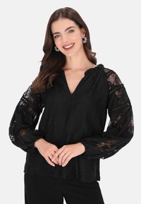 Кружевная блузка