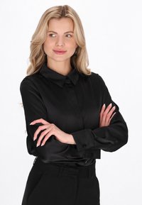 Атласная блузка