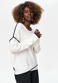 Пуловер Пуловер