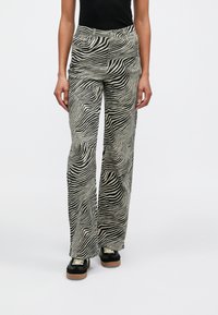 Джинсы Джинсы