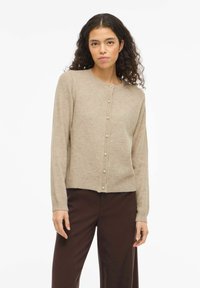 Вязаный жилет