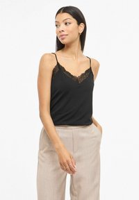 Топ на бретельках