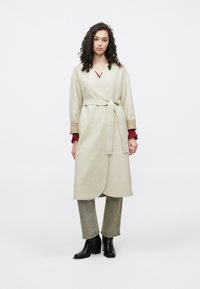 Шерстяное пальто