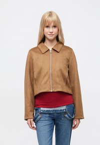 Короткая куртка