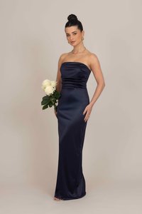 Платье без бретелек