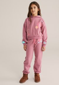 Спортивные штаны