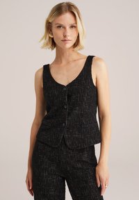 Джинсовая жилетка