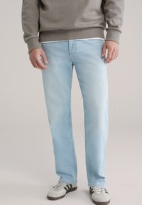 Прямые джинсы