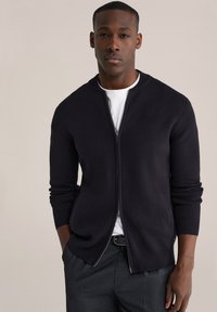 Куртка бомбер