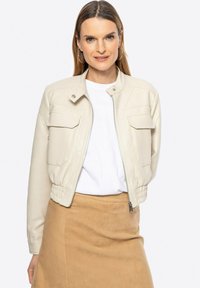 Короткая куртка