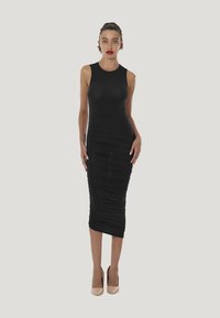 Платье футляр