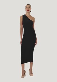 Платье футляр