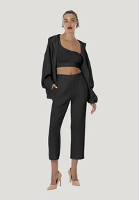 Узкие брюки