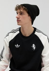 Спортивная кофта Спортивная кофта