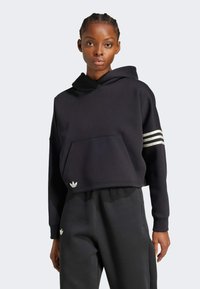 Пуловер с капюшоном