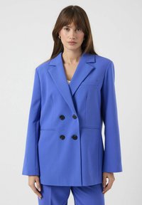 Длинный блейзер