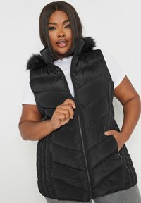 Длинный жилет