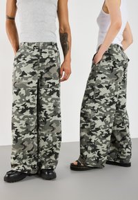 Свободные джинсы