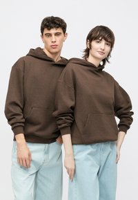 Пуловер с капюшоном