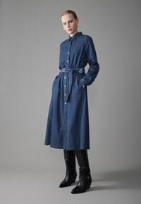 Джинсовое платье