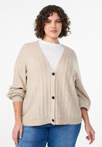 Вязаный жилет