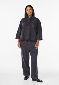 Свободные джинсы