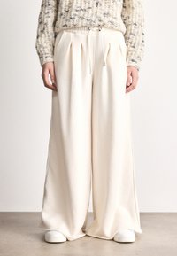 Спортивные штаны