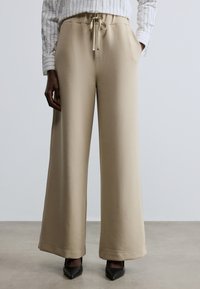 Спортивные штаны