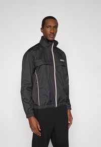 Спортивная куртка