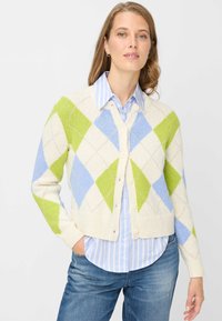 Вязаная кофта