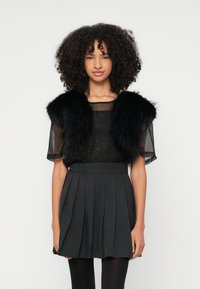 Пуховой жилет