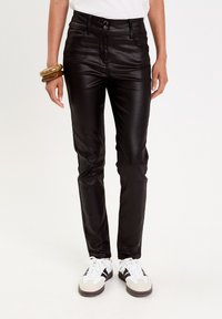 Узкие брюки