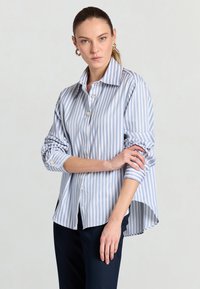 Атласная блузка