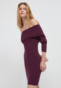 Платье футляр