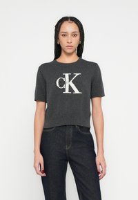 Пуловер с коротким рукавом