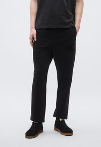 Спортивные штаны